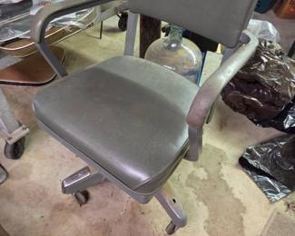 #137	Metal Rolling Chair (missing two metal covers)	 $30.00 