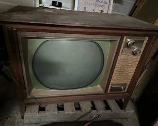 Antique TV 1960