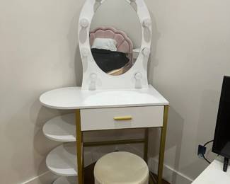 Hollywood Vanity Table and bench for Girls