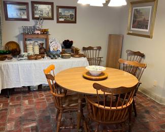 Vintage Walter of Wabash Table & 5 Bent &Bros Colonial Style Maple Chairs (comes with 2 leaves)