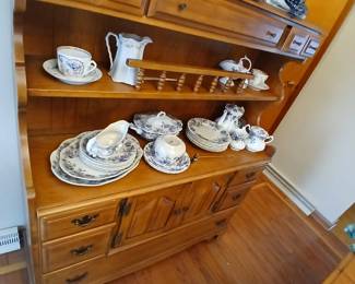 Nice hutch, great for painting too