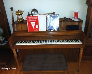 wurlitzer studio piano only $125 in very good condition. you remove with your own labor and vehicle end of day or after sale is over