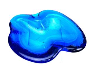 Mid century Blenko art glass blob ashtray.......To register in order to place bids go to www.capitolsalesservices.hibid.com 