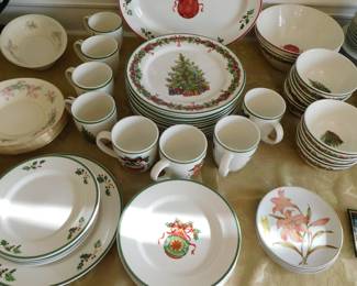 CHRISTOPHER RADKO "TRADITIONS" CHRISTMAS CHINA