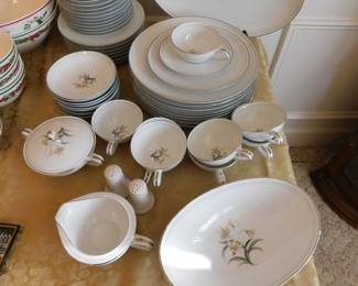 NORITAKE FINE CHINA "RENEE"