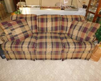 BROYHILL SLEEPER SOFA