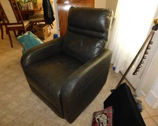 LEATHER POWER RECLINER