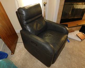 LEATHER POWER RECLINER