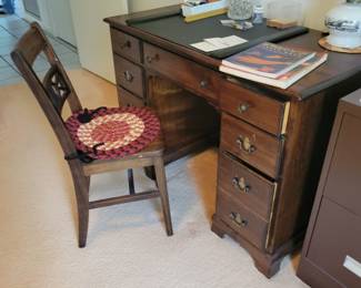 desk w/chair