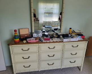 dresser w/mirror