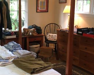 Posts at foot of queen bed