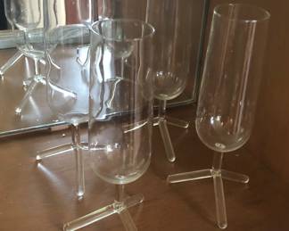 Tripod champagnes by Maarten Baptist