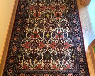Wool rug (41” x 67”)