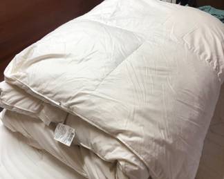 Queen size goose feather bed (topper)