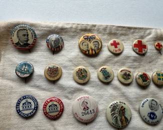 Collection of antique & vintage pinback buttons