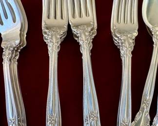 Gorham "Chantilly" sterling flatware 111 pieces