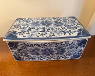 Maitland-Smith blue & white box
