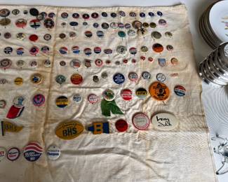 Collection of antique & vintage pinback buttons