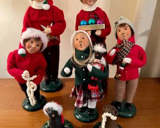 Byer's Choice carolers