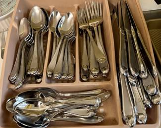 Oneida Satin Garnet stainless flatware set