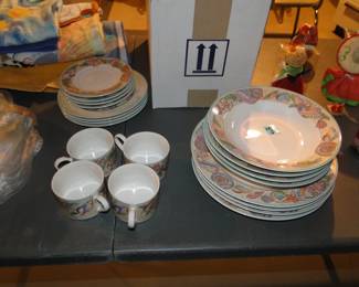 Seashell plates.  If anyone can say "Sister Suzy's Seashell Set" 5 times gets $5 off this set