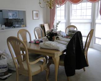 Beautiful dining room set, complete with extra leaves, more pictures to come