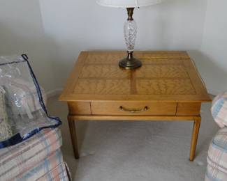 Very nice side or coffee table, with another great glass lamp, with white shade