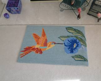 Hummingbird accent rug