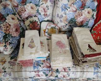 Clean and neat, no stains, hand towels