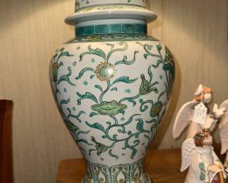 Fine Chinese ginger jar lamp