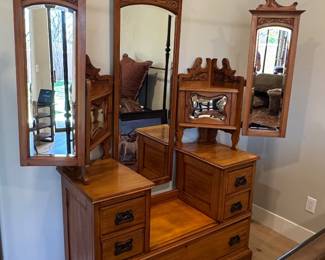 Gorgeous three mirrored dresser, mirrors are flexible and perfect Antique condition