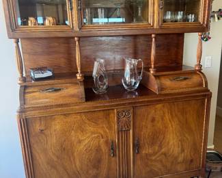 Gorgeous China cabinet for either your kitchen China or your bathroom towels or your bedroom perfume