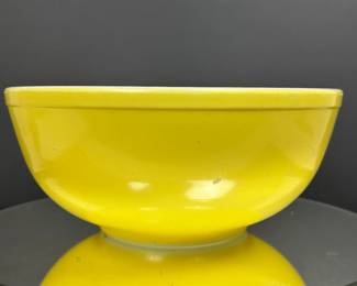 Vintage large yellow Pyrex mixing bowl