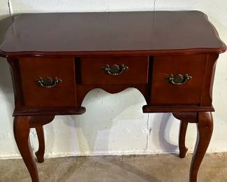 Queen Anne Style Lowboy Table