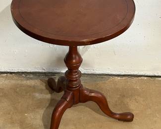 Antique Mahogany Pedestal Table