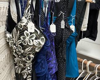 WOMEN’S SMALL BATHING SUITS