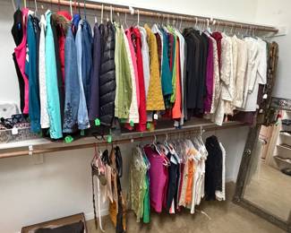 ASSORTED LADIES TOPS SIZE SMALL TO MEDIUM