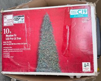 10 FOOT PRE-LIT CHRISTMAS TREE