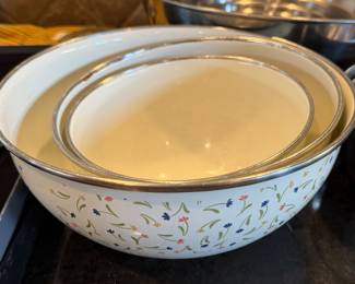 SET OF THREE ALUMINUM MIXING BOWLS