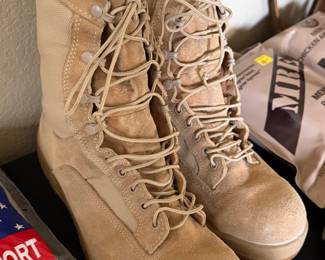 COMBAT BOOTS