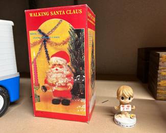 Walking Santa Claus 