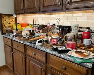 Pyrex Woodland Flower Mixing Bowl, Vtg Three Mountaineers Spice Cabinet