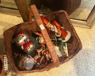 Ornaments, Baskets 