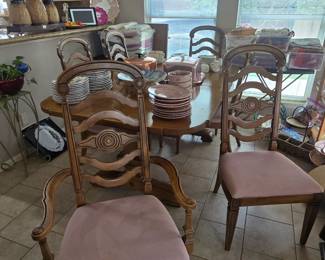 Vintage dining table with a leaf and 6 chairs