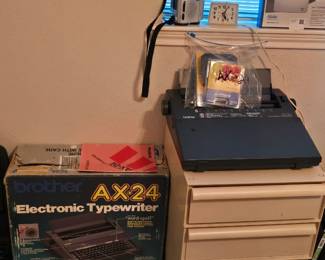  Brother AX-35 is a vintage portable electronic daisywheel typewriter from the 1980s/90s