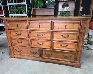 triple dresser