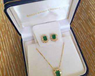 Emerald diamond necklace and earrings 