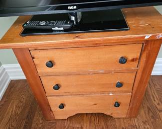3 drawer chest $8