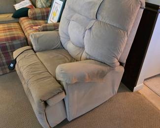 Tranquil Ease lift Chair. Excellent condition, works perfectly!