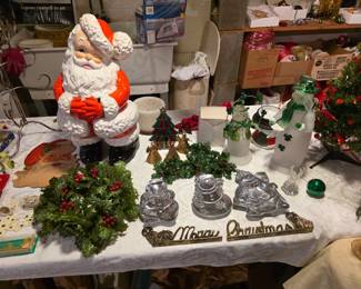 Ceramic Santa has a small hole....